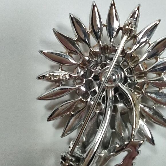 Vintage Lisner Silver Tone Rhinestone Flower Brooch - Picture 4 of 6